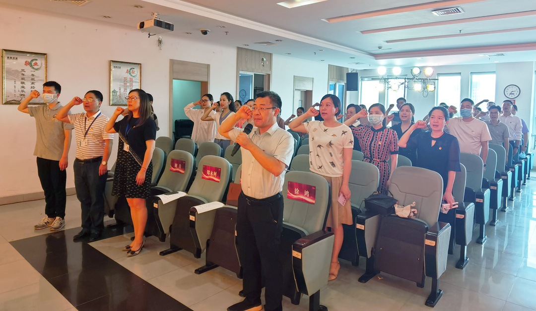 新党员入党宣誓和老党员重温入党誓词 (2).jpg