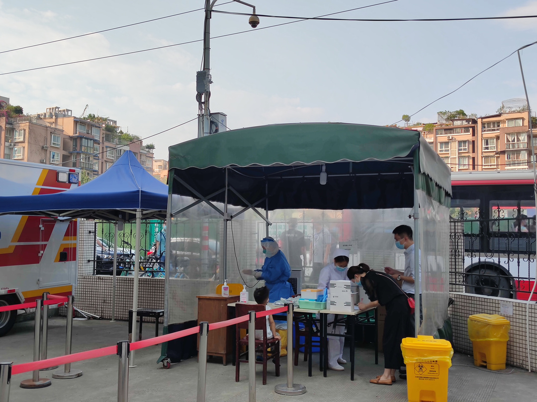 门急诊党支部为核酸筛查在综合门诊增设绿色通道 (2).jpg