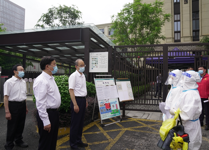 黄强在成都督导疫情防控工作时强调
坚定必胜信心决心落实落细防控措施
尽快实现社会面清零坚决打赢本轮疫情歼灭战「相关图片」