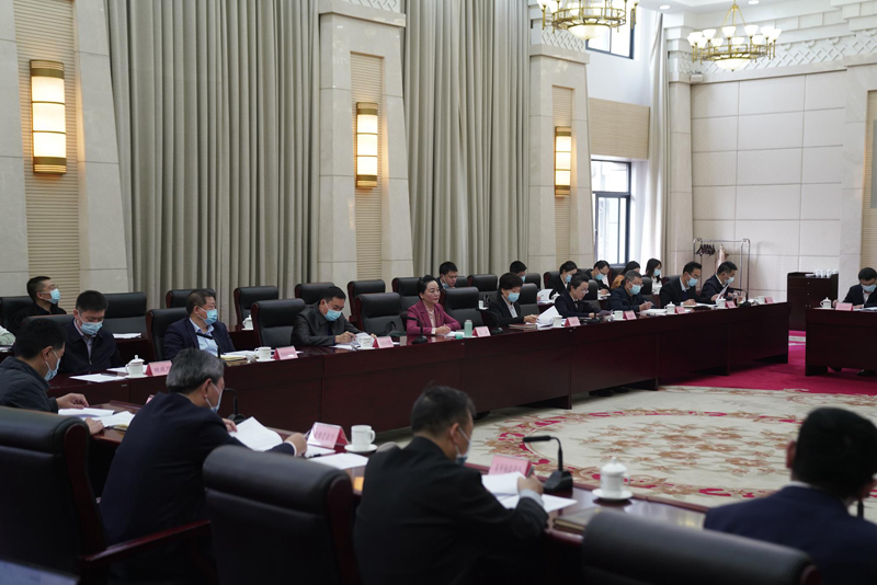 黄强在领衔办理政协提案专题会议上强调
坚持问题导向系统观念改革破题
用心用情用力为全省老人孩子撑起“幸福伞”「相关图片」